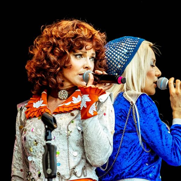 ABBA_ Die Story_Anni-Frid_Agnetha_Buehne_Berlin