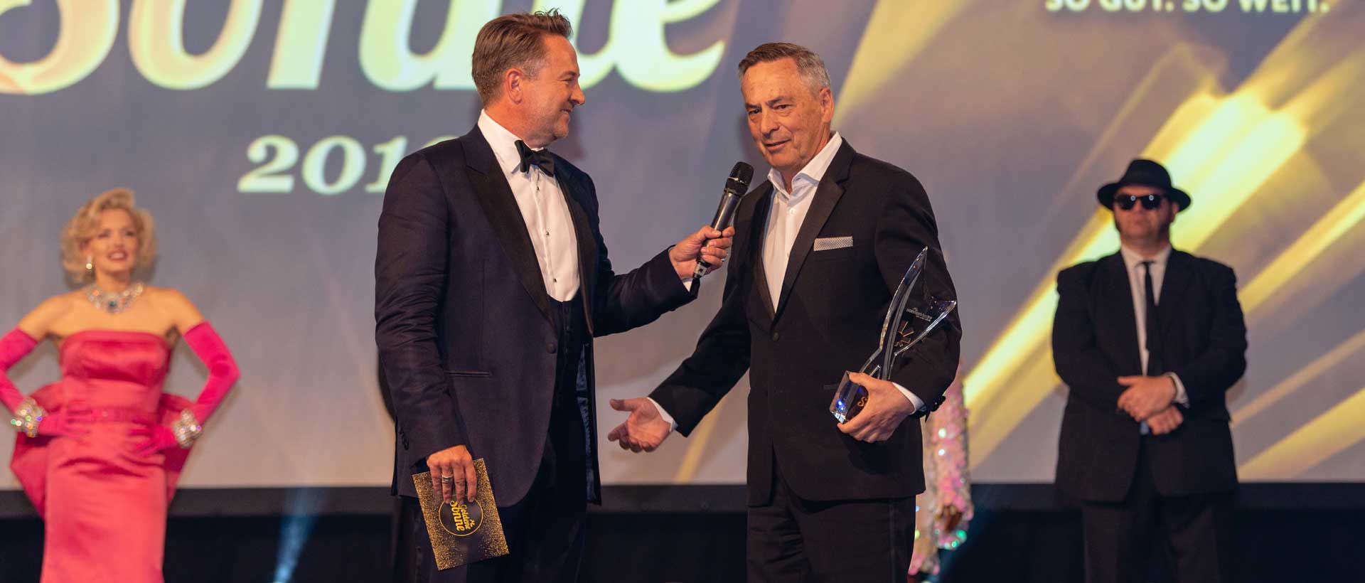 „Stars in Concert“-Produzent Bernhard Kurz  mit „Goldener Sonne“ geehrt